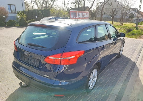 Ford Focus cena 25900 przebieg: 123000, rok produkcji 2015 z Tarnobrzeg małe 121